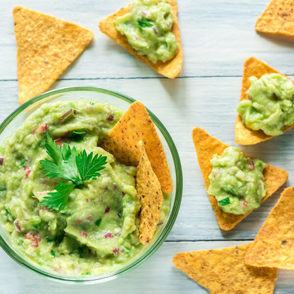 Nachos con guacamole fresco